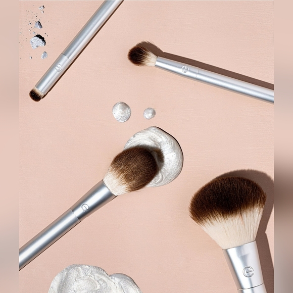 EcoTools Precious Metals Cheek+Eye Highlight Set, Makeup Brushes for Face & Eye - Picture 4 of 6